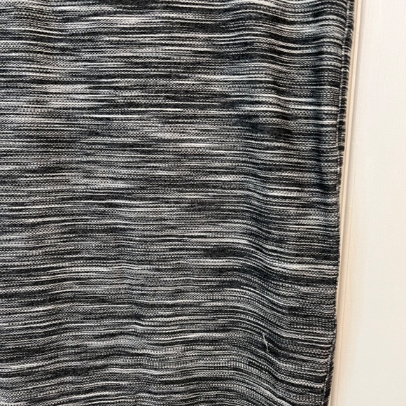 Trina Turk size S pull-up skirt - Picture 4 of 9